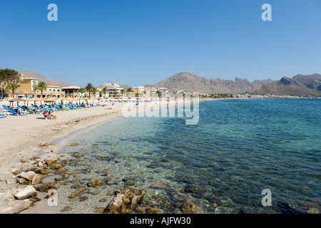 Hauptstrand von Puerto Pollensa, Nordküste, Mallorca Spanien Stockfoto
