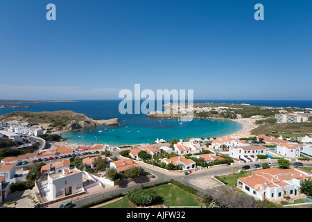 Moderne Entwicklung und Strand von Arenal d ' en Castell, Menorca, Spanien Stockfoto