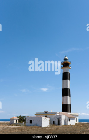 Leuchtturm am Cap d'Artrux in der Nähe der Ortschaft Cala ' n Bosch, Menorca, Spanien Stockfoto