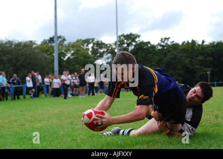 Versuch erzielte Rugby-Spiel des lokalen Teams im Gemeindepark Llantwit Fardre Rfc in der Nähe von Pontypridd Südwales Anzahl 2559 Stockfoto