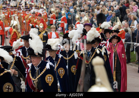 HRH die Prinzessin Royal und andere Ritter bei der Bestellung der Strumpfband-Prozession außerhalb Str. Georges Kapelle Windsor Castle Stockfoto