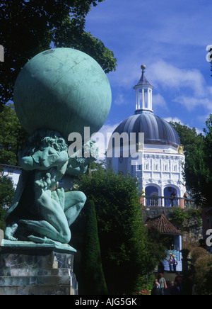 Portmeirion Herkules-Statue und Pantheon in der Nähe von Porthmadog Gwynedd North Wales UK Stockfoto