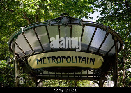 Frankreich Paris Ile De France Montmartre Kunst Nouveau Eingang zur Metrostation Abbesses Metropolitain Stockfoto