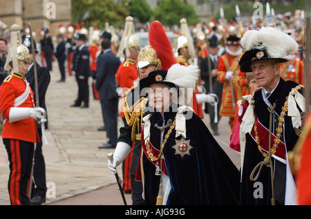 HM Prozession die Königin und seine königliche Hoheit der Herzog von Edinburgh während der Order of the Garter außerhalb St.-Georgs Kapelle Schloss Windsor Stockfoto