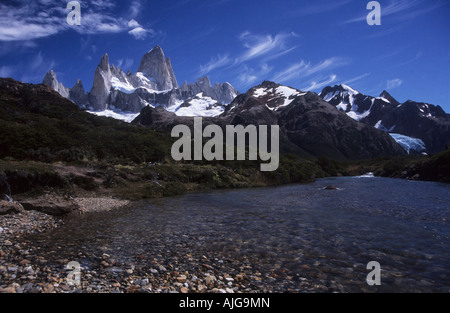 Mt Fitzroy und Chorrillo del Salto in der Nähe von El Chalten, Nationalpark Los Glaciares, Patagonien, Argentinien Stockfoto