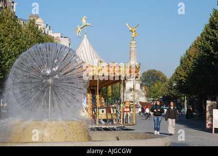 Kinderkarussell im Ort Drouet d 'Erlon, Reims, Marne, Champagne-Ardenne, Frankreich Stockfoto