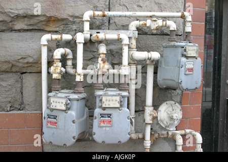 Gaszähler und kurvige Rohrleitungen Stockfoto