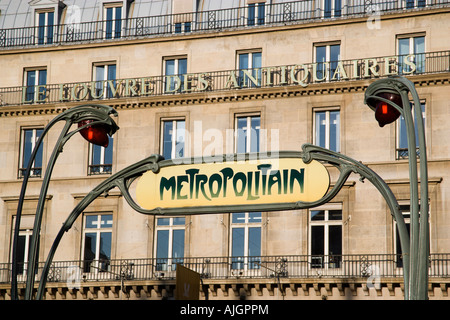 Frankreich-Ile De France Paris Jugendstil Eingang zum Palais Royal U-Bahnhof neben dem Louvre Des Antiquaires Stockfoto