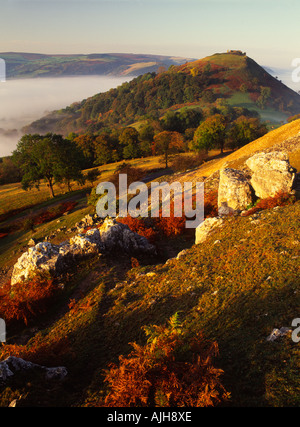 Ansicht von Castell Dinas Bran & Vale von Llangollen von Creigiau Eglwyseg, nr Llangollen, Clwyd, Wales Stockfoto