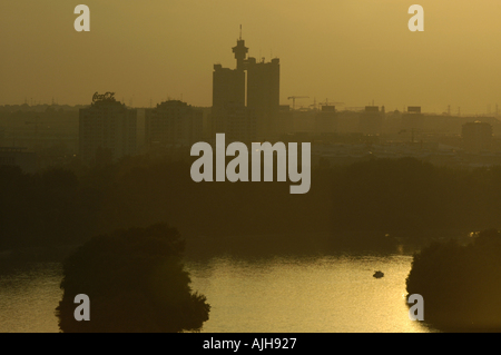 Beograd, Genex Turm Fluss Save trifft Donau Stockfoto