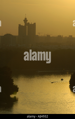 Beograd, Genex Turm Fluss Save trifft Donau Stockfoto