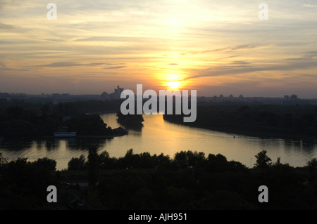 Beograd, Genex Turm Fluss Save trifft Donau Stockfoto