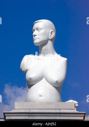 Alison Lapper schwanger eine Statue von Marc Quinn auf dem Trafalgar Square September 2005 Stockfoto