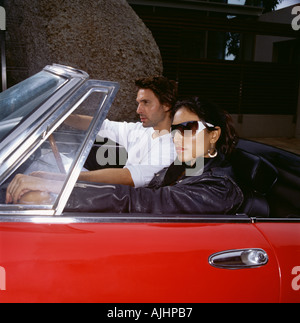 Stilvolle paar in einem Cabrio Stockfoto