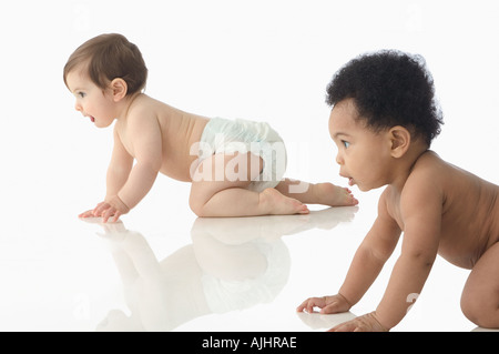 Babys krabbeln Stockfoto