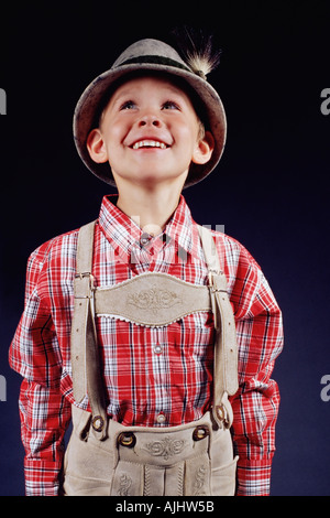 Jungen tragen lederhosen Stockfoto