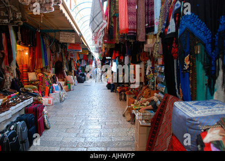 Altstadt von Jerusalem Israel den Markt in die engen gepflasterten Gassen gesteinigt Stockfoto