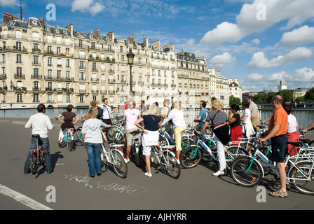 Stadtrundfahrt durch Paris mit dem Fahrrad entlang der Seine Ille De La Cité Stockfoto