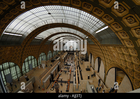 Gesamtansicht einer Galerie auf der Orsay-Museum in Paris, Frankreich Stockfoto