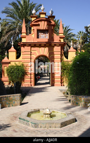 Tor in Sevilla Real Alcazar Gärten Stockfoto