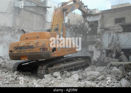Abriss eines Gebäudes um Platz für eine neue moderne hohe Aufstieg machen Stockfoto