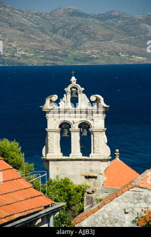 Glocken der Kirche Allerheiligen Blick von Veliki Revelin Turm in Korcula Kroatien Stockfoto