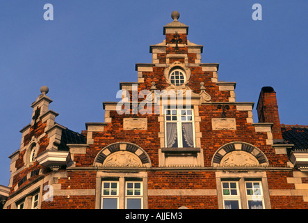 Trat Satteldach rote Ziegelmauerwerk Architektur entlang Vrigdagmarkt Gent-Ost-Flandern Provinz Belgien Europa Stockfoto