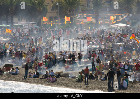 Mittagessen am Strand am Fête des Vendanges Banyuls Sur Mer, Frankreich Stockfoto