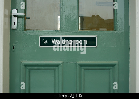 Die Wartezimmer-Tür Stockfoto