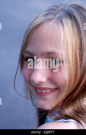 Porträt junges Mädchen lächelnd Stockfoto