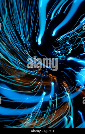 Lichtspuren in blau und Kupfer, mit einem Hauch von Grün und rot geworfen für Effekt. Kamera: Nikon D2x. Stockfoto