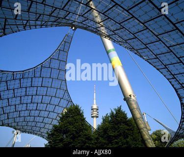 DE - Bayern: Olympiastadion und Fernsehturm in München Stockfoto