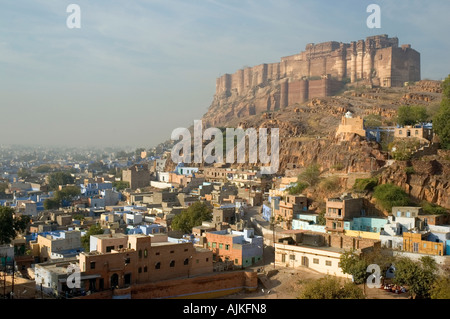 Meherangarh Fort mit Blick auf die Stadt Jodhpur, Rajasthan, Indien Stockfoto
