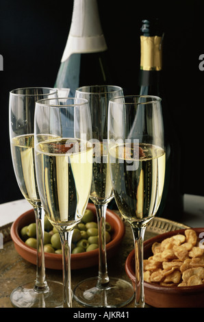 Gläser Sekt und snacks Stockfoto