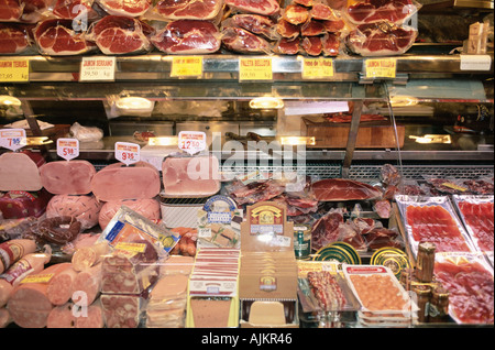 Feinkost im Markt von Barcelona Stockfoto