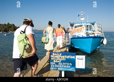 Fluggästen Fähre Tzaneria Nostos beach Kalamaki Halbinsel Skiathos Insel Sporaden Ägäis Mittelmeer griechischen Stockfoto