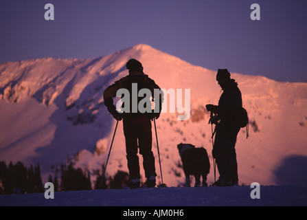 Zwei Männer Skitouren in den Teton Rnage WY Stockfoto