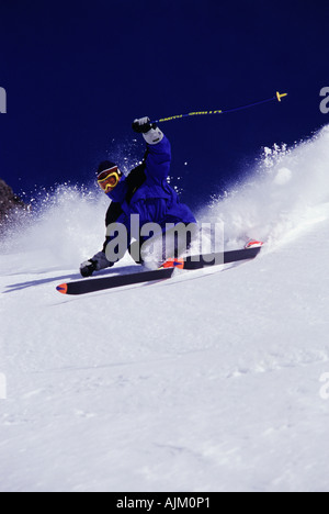 Ein Mann Skifahren Pulverschnee Zuckerdose ca Stockfoto