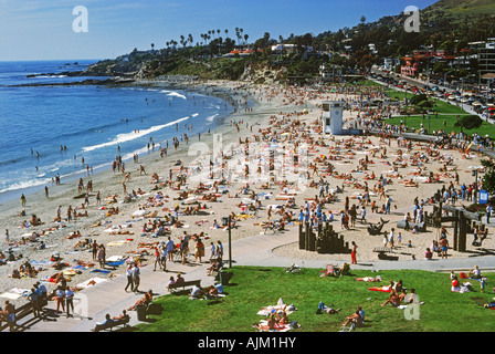 Sommer-Menge im Laguna Beach in Süd-Kalifornien Stockfoto