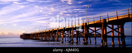 Die historische und Erbe aufgeführt Coffs Harbout Steg eine dramatische Cirrus-Himmel.  Coffs Harbour NSW Australia Stockfoto