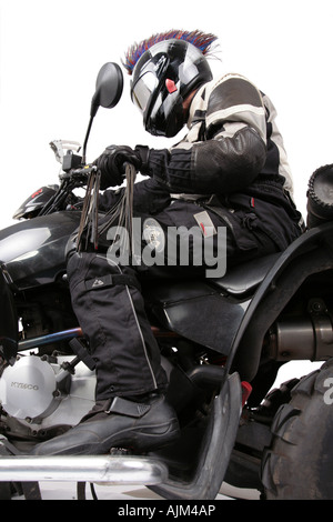 Quod Biker mit Helm und Fahrzeug Stockfoto