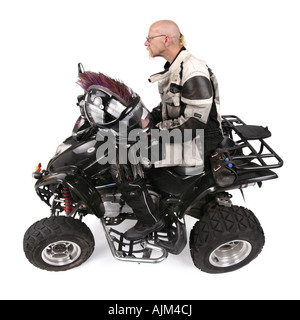 Quod Biker mit Helm und Fahrzeug Stockfoto