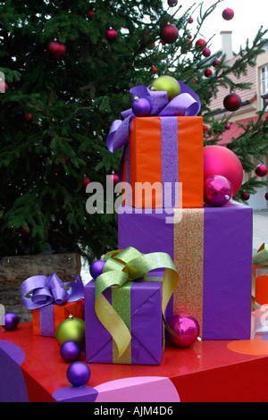 Open-Air-Ausstellung Paris Weihnachtsgeschenke Stockfoto