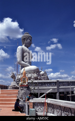 Der big Buddha im neuen Hügel Tempel oben Tiger Cave Wat Krabi Stockfoto