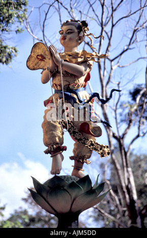 Kuan Yin s Begleiter am Tiger Cave Tempel in Krabi in Südthailand Stockfoto