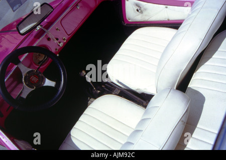 italienische klassische Mini Auto Fiat rosa Modell 1943 Stockfoto