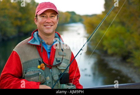 Boise in Idaho. Ein glückliche Fischer über die Boise River im Herbst. Stockfoto