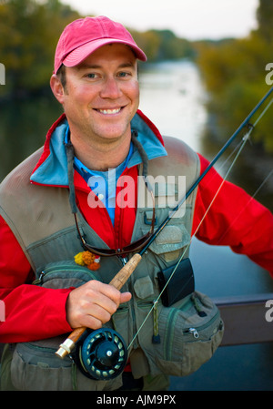 Boise in Idaho. Ein glückliche Fischer über die Boise River im Herbst. Stockfoto
