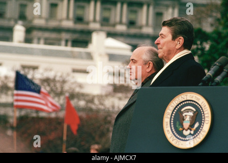 Präsident Ronald Reagan mit Michail Gorbatschow Stockfoto