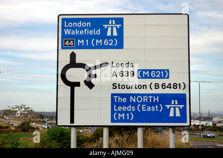 Autobahn Route Zeichen in der Nähe von Leeds, England Stockfoto